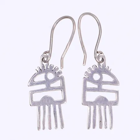 Ett par örhängen längd inkl öglor 35mm bredd 10mm silver 925/1000 Vikt: 1,7 g