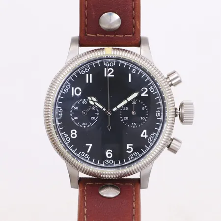 Herrur, replika efter Flieger Chronograph, stål, automat, numrerad: 936/999, Ø42mm, kronograf, safirglas, brunt läderband, inga tillbehör, bruksslitage