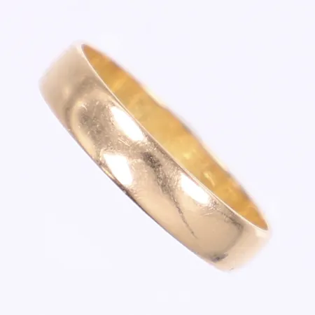 Ring slät stl 17¼ bredd 4mm, gravyr, 18K  Vikt: 2,2 g