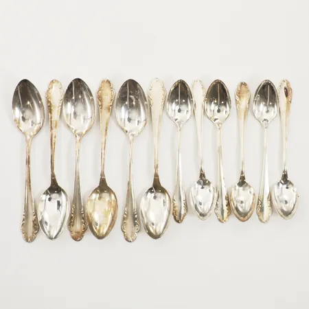 Tolv skedar, modell: Haga, 2 storlekar, ca 11-12,5cm, 830/1000 silver Vikt: 147,8 g