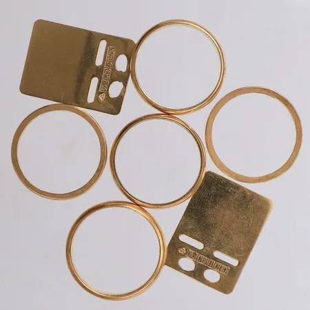 Diverse guld, gravyr, 18K  Vikt: 19,9 g