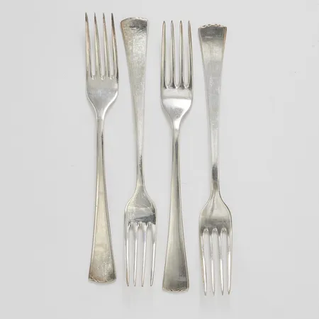 Fyra Smörgåsgafflar, längd ca 14cm, Hallbergs Guldsmeds Ab C G, år 1956, 830/1000 silver Vikt: 98,7 g