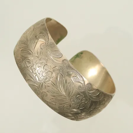 Armring med mönster, 5,5 x 6cm bredd 2,5cm, Silver 835/1000, 27,8g Vikt: 27,8 g