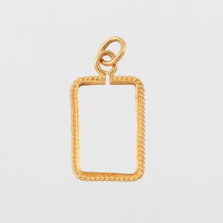 Ram till ett hänge 22k,innermått ca 17.3 mm x 10.3 mm,ej stämplad. Vikt: 1,8 g