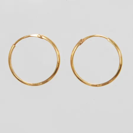 Ett par örhängen creoler, Ø13,5mm, bredd 1,5mm, 18K Vikt: 0,6 g