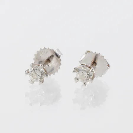 Parörhängen 14k vitguld med diamanter ca 2x0,25ct. Vikt: 1,1 g