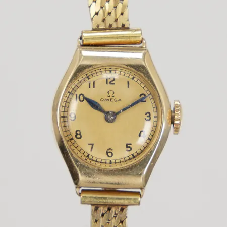 Damur Omega 14K, Ø ca 18mm, manuellt, integrerat armband doublé, total längd inkl ur 16,5cm, bredd 5,8mm, bruttovikt 16,3g 