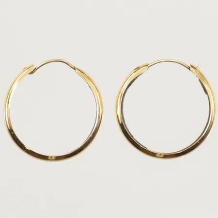 Ett par örhängen creoler, Ø17mm, bredd 2,7mm, något skeva, 18K  Vikt: 0,8 g