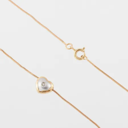 Collier med hänge 18k,ojämnheter,längd ca 40 cm. Vikt: 5,4 g