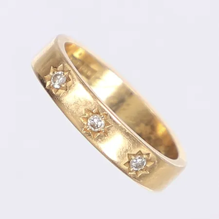 Ring med diamanter totalt 3xca 0,02ct stl 17¼ bredd 4mm, gravyr, repig skena, 18K  Vikt: 4,5 g
