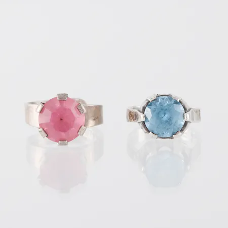 Ringar 2 st med stenar,silver,smånagg på stenarna. Vikt: 8,5 g