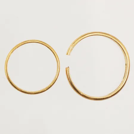 Två ringar, defekt, gravyr, 23K, 6,8g Vikt: 6,8 g