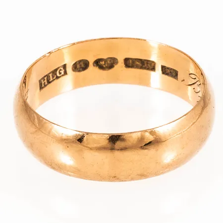 Graverat guld i 18K. Vikt: 6,2g. 