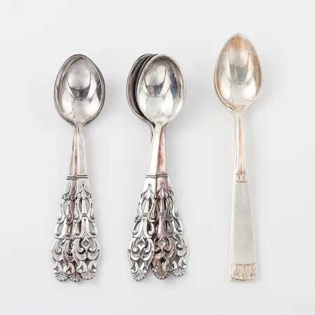 Diverse skedar,silver 830/1000. Vikt: 91 g