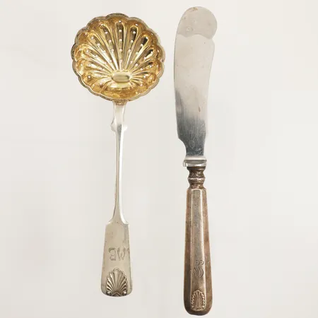 Ströare, kniv, graverade, blad i stål, 813/1000 silver Bruttovikt 71,2g 