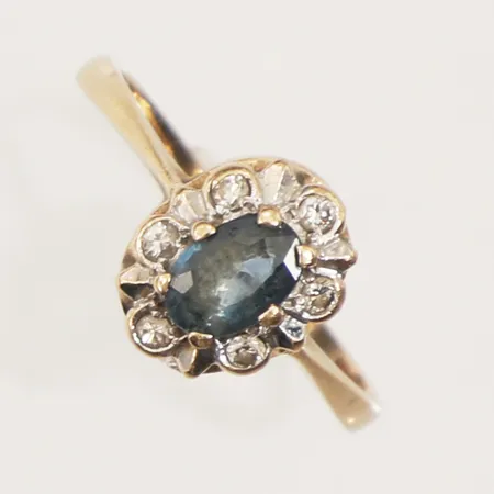 Carmoséring med diamanter och blå sten, möjligen safir, stl 18, bredd 1,8-10mm, 14K  Vikt: 2,5 g