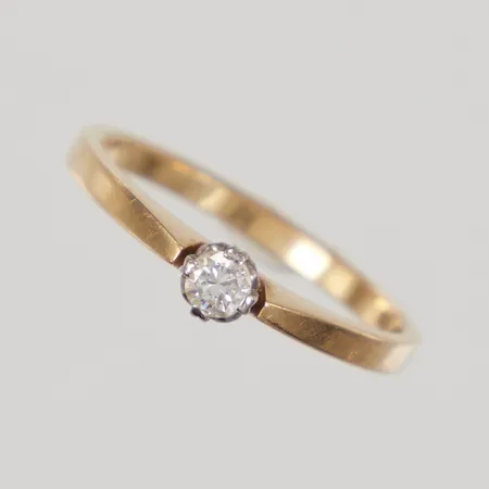 Ring med diamant 1x0,13ct stl 17, bredd 1,9-3,9mm, 18K, Vikt: 2,4 g