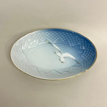 Fat, Bing & Gröndal, Blå Måsen, porslin, nr 349, 18x11,5cm, andra sortering Skickas med paket.