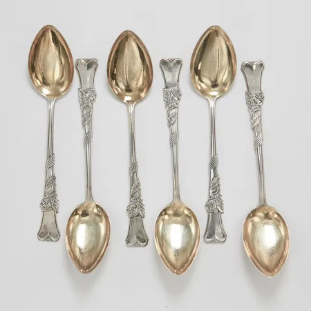 Sex Kaffeskedar med rosdekor, längd ca 12cm, finska stämplar, år 1966, förgyllda, 813/1000 silver Vikt: 59,4 g