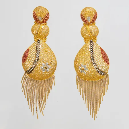 Ett par örhängen med filigranarbete, ca 102x32mm, stift, 21K Vikt: 31,3 g