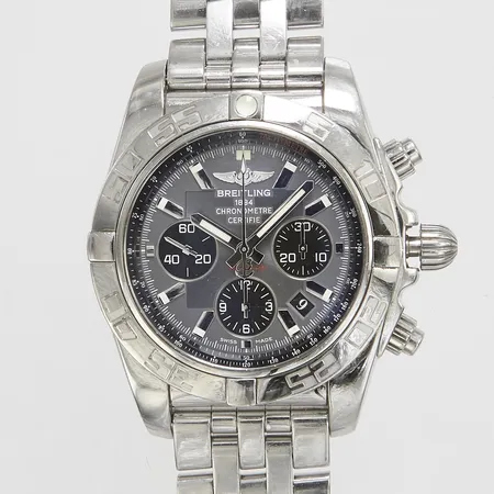Herrur Breitling Chronomat, stål, 44mm, automatisk, refnr AB011012/F546, serienr 3042376, datum, pilotlänk stål ref 375A/W4309, repig, chronometercert, manual, certifikat från Franks Ur Stockholm 02.11.20.  Vikt: 0 g