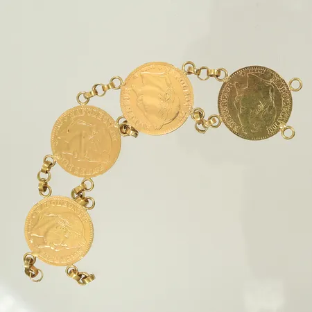 Del av armband med myntliknande detaljer, längd 10,5cm, bredd 19mm, 21K, 10,5g Vikt: 10,5 g