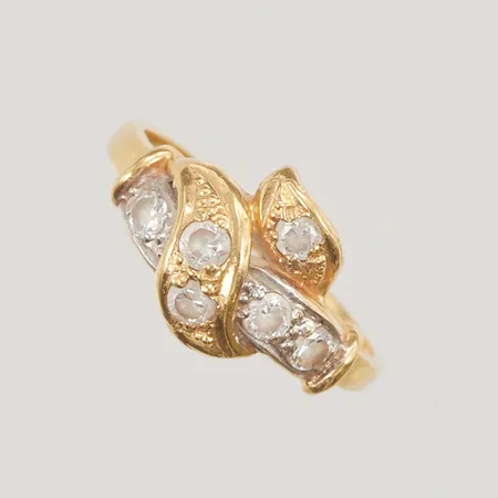 Ring Ø14½, bredd:9mm, vita stenar, 21K 1,9g.