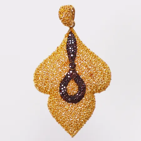 Hänge, filigranarbete, röda stenar, längd 64mm inkl ögla, bredd 37mm, stenar saknas, 21K Vikt: 15,6 g