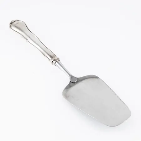 Finsk Chippendale: tårtspade/ kniv i silver med rostfritt blad. Den är 230 mm lång och väger 65g bto. Kultakeskus från 1992.