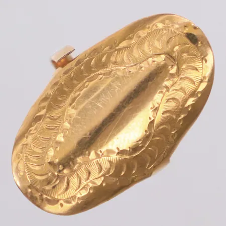 Ring med mönster, stl 15¼, bredd 2,2-26mm, uppklippt skena, 18K  Vikt: 1,7 g