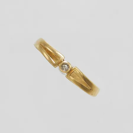 Ring med diamant 1 x ca 0,01ct, defekt, 14K Vikt: 1,1 g