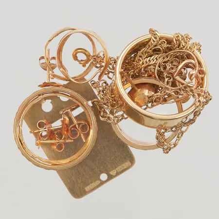 Diverse guld, defekt/gravyr, 18K 33,8g.