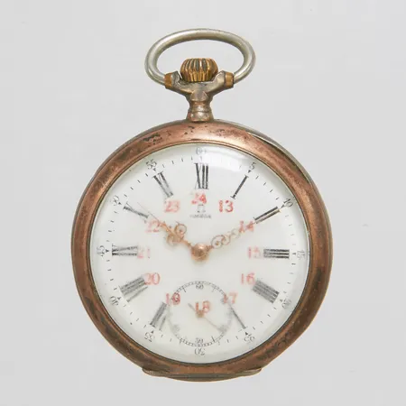 Fickur Omega Grand prix, manuell, 49,5mm, boettnr 3322714, liten sekundvisare, skadat glass, 800/1000 silver, bruttovikt: 78,8g.