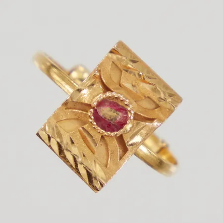 Defekt Ring ställbar stl 17¾-22¼, bredd 1,5-13,9mm, skev, sten trasig, 21K,  Vikt: 1,9 g