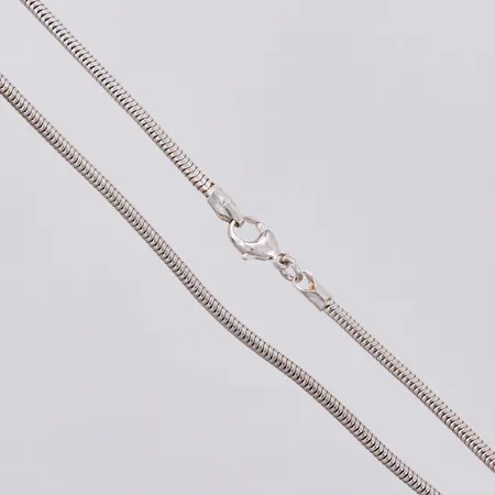 Kedja ormlänk längd: ca 50cm, bredd: ca 2,5mm, GHA, 925/1000 silver  Vikt: 13,6 g