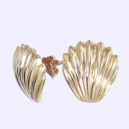 Ett par örhängen i form av snäckor 13x15mm 14K  Vikt: 2,9 g