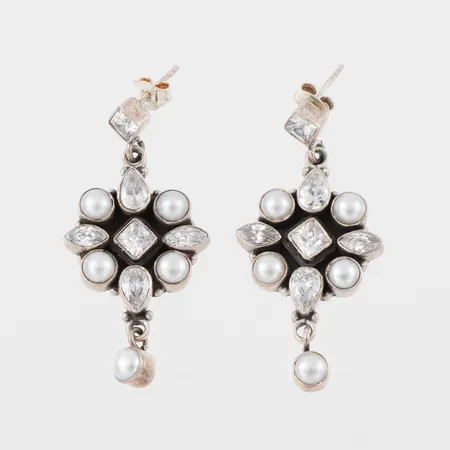 Örhängen paret Silver med stenar,GHA,höjd ca 44 mm. Vikt: 11,3 g