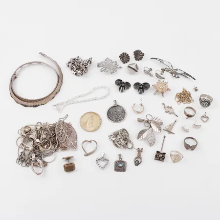Diverse silversmycken 830-925/1000,en del med slitage/defekter. Vikt: 260 g