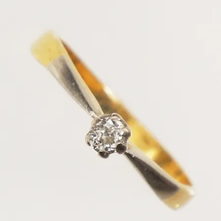 Ring med gammelslipad diamant 0,10ct, stl 18¼, bredd 3,8mm, 23K  Vikt: 3 g