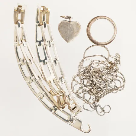 Diverse silver, defekt, silver Vikt: 69 g