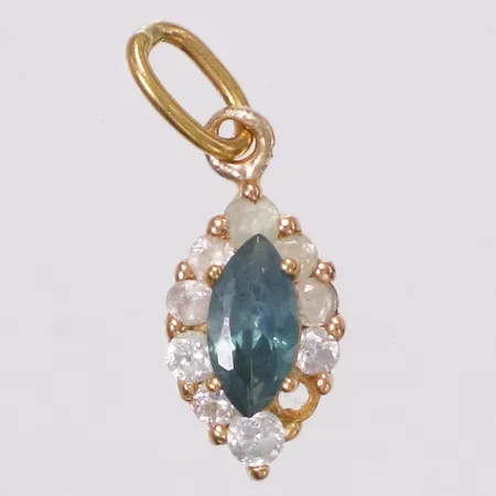 Hänge med blå samt vita stenar, längd 20mm inkl ögla, bredd 8mm, en sten saknas, 14K Vikt: 1,4 g