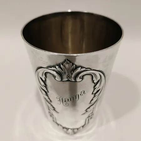 Bägare, höjd ca 7cm, Ø5,5cm, gravyr, finska stämplar, 900/1000 silver  Vikt: 67,6 g