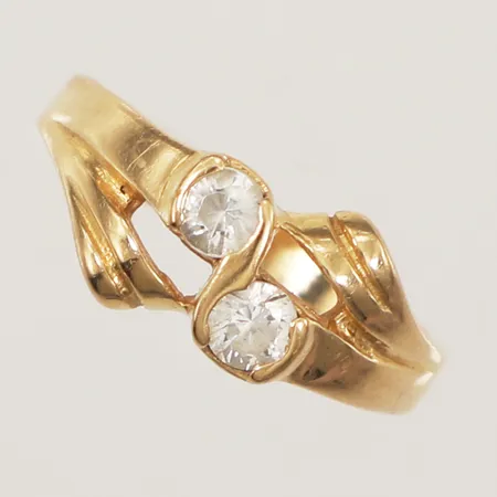 Ring med vita stenar, stl 17¾, bredd 8mm, 18K Vikt: 4,1 g