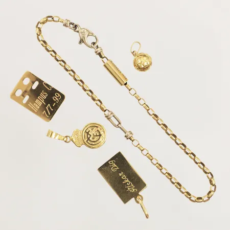 Diverse guld, gravyr, skadat, defekt, 18K  Vikt: 11,3 g