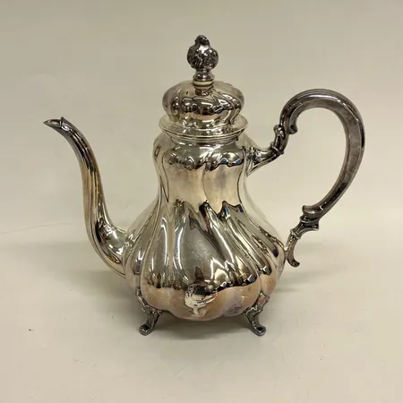 Kanna med lock, höjd 25,5cm, 830/1000 silver Vikt: 780,2 g