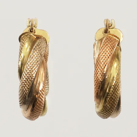 Ett par örhängen Creoler, tretonade, Ø 21mm, bredd 5,8mm, Italien, 18K Vikt: 5,4 g