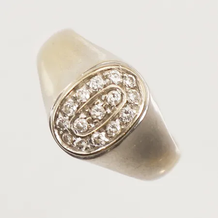 Ring med diamanter 15x ca 0,01-0,02ct totalt 0,26ct enligt gravyr, stl 17, bredd 3,5-11,5mm, vitguld, 18K  Vikt: 5,1 g