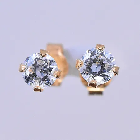 Ett Par örhängen med vita stenar, Ø4 mm, 18K. Vikt: 0,6 g