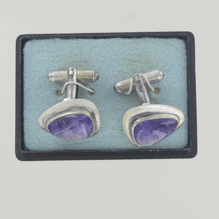 Ett par manschettknappar med sten, bredd 19,9 x 15 mm, Silver 835/1000 Vikt: 10,8 g