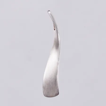 Hänge längd: ca 4,3cm bredd: ca 8mm, GHA, 925/1000 silver  Vikt: 3,5 g